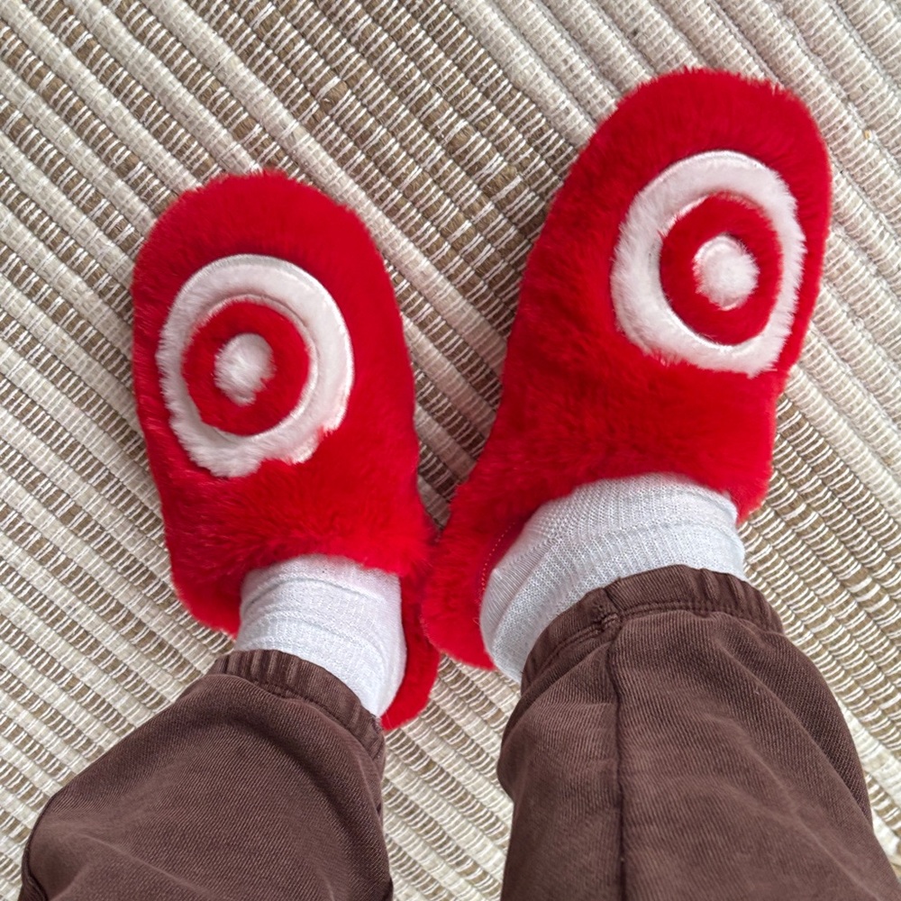 Target Fuzzy Slippers - Picture 2 of 5